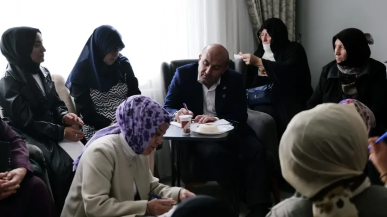 İl Başkanı Gürhan Albayrak’tan 71 Evler Mahallesi’nde Hane Ziyareti