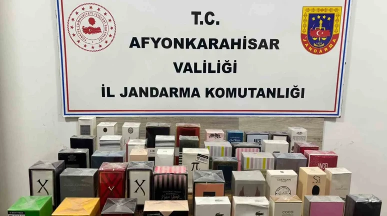 Jandarma otomobilde kaçak parfüm ele geçirdi