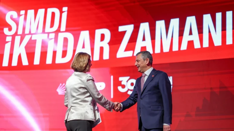 Başkan Ünlüce CHP 39. Kurultayında Divan Başkanlığı Yaptı