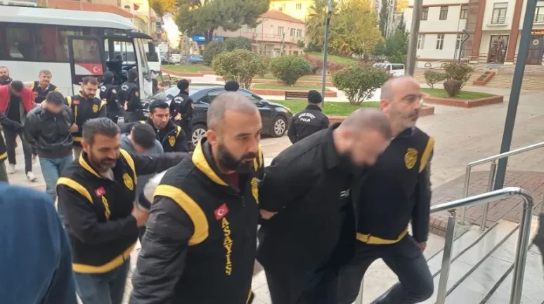 Lüks araç vaadiyle dolandırdılar: 9 şüpheli yakalandı