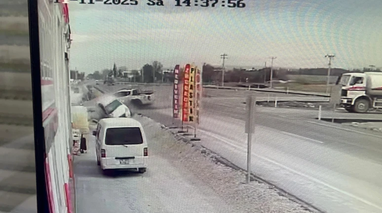 Eskişehir’de Otomobile Arazi Aracı Çarptı: Kaza Kamerada