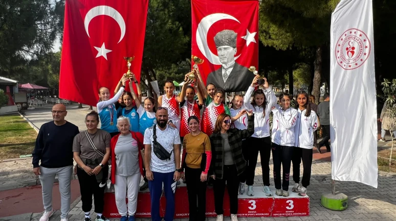 Sezonun İlk Yarışında Şov! Büyükşehir Atletleri Rakiplerine Fırsat Tanımadı