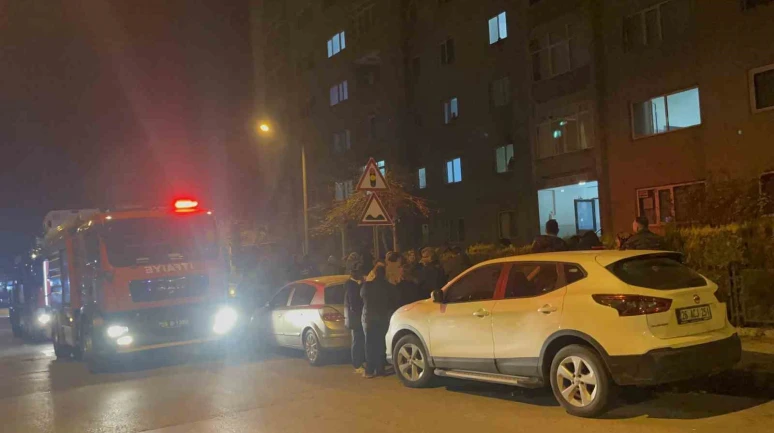 Apartman yangınında 2 kişi etkilendi