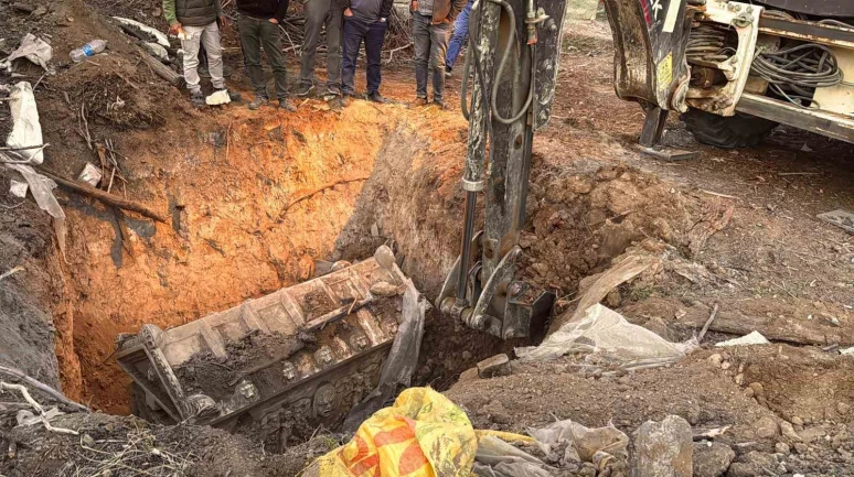 Afyonkarahisar'da JASAT Toprağa Gömülü Halde Sahte Lahit Buldu