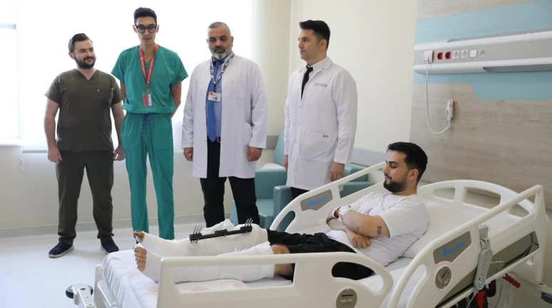 Kütahya’da 1,5 Yıldır İyileşmeyen Kırık Mikrocerrahiyle Onarıldı