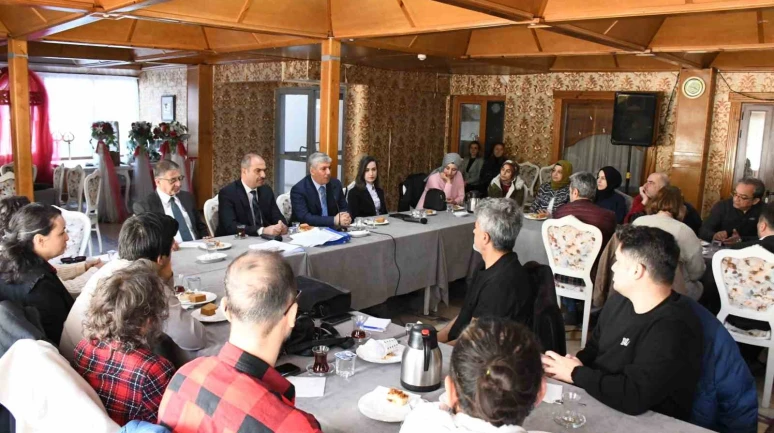 MEB Başmüfettişi Tunç, Eskişehir’de Öğretmenlerle Bir Araya Geldi