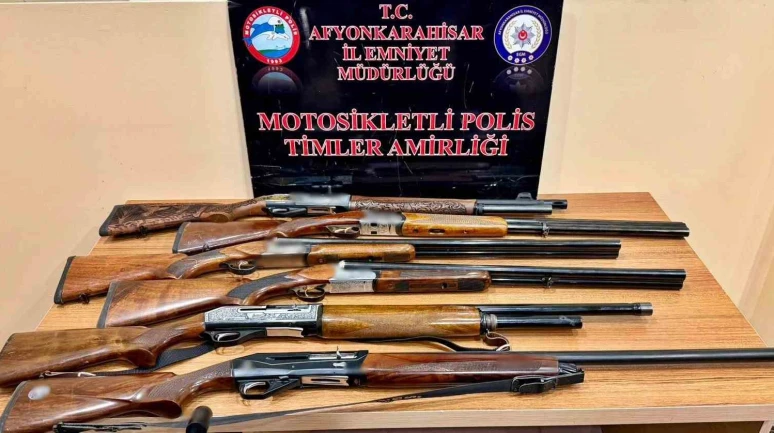 Afyonkarahisar’da polis baskınında saksılarda yasadışı bitki ele geçirildi