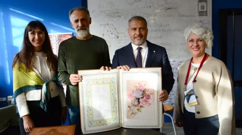 Rektör Adıgüzel, 17. Uluslararası Anadolu Kaligrafi ve Tipografi Etkinliği’ni ziyaret etti