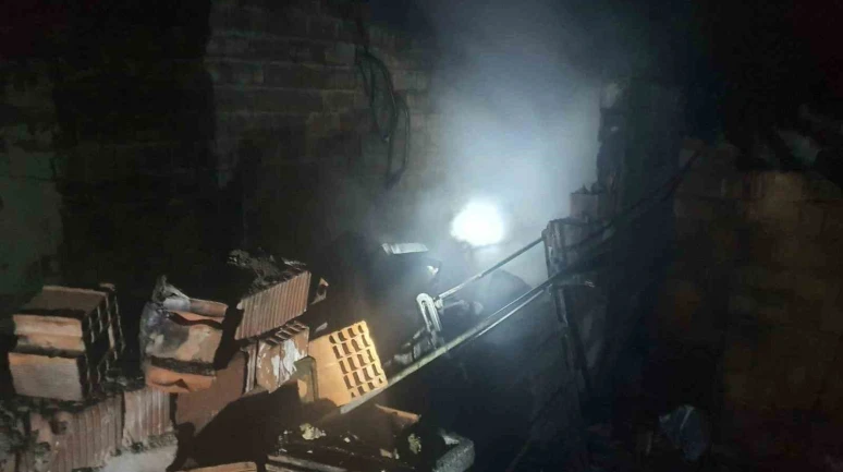 Kimsenin yaşamadığı metruk binada yangın çıktı