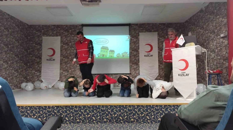 Tepebaşı Kızılay’dan işitme engelli öğrencilere afet bilinci eğitimi düzenlendi