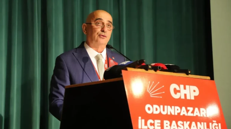 CHP’den İstifa Eden Meclis Üyesi Berke Akyel'e “Görevden de Ayrılın” Çağrısı