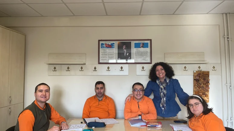 Şengül Öğretmen Dünya Engelliler Günü’nü Anlattı: “Engel Bedenlerde Değil, Bizi Sınırlayan Bakışlarda”