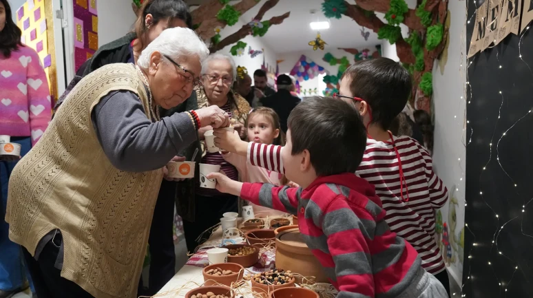 Minikler Yerli Malı Haftası’nı Yaşlılarla Birlikte Kutladı