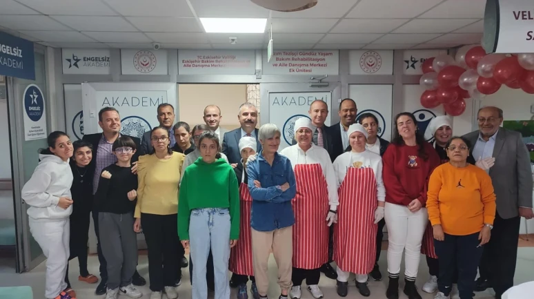 Eskişehir’de Özel Bireylerin Eserleri 3 Aralık Sergisinde Tanıtıldı