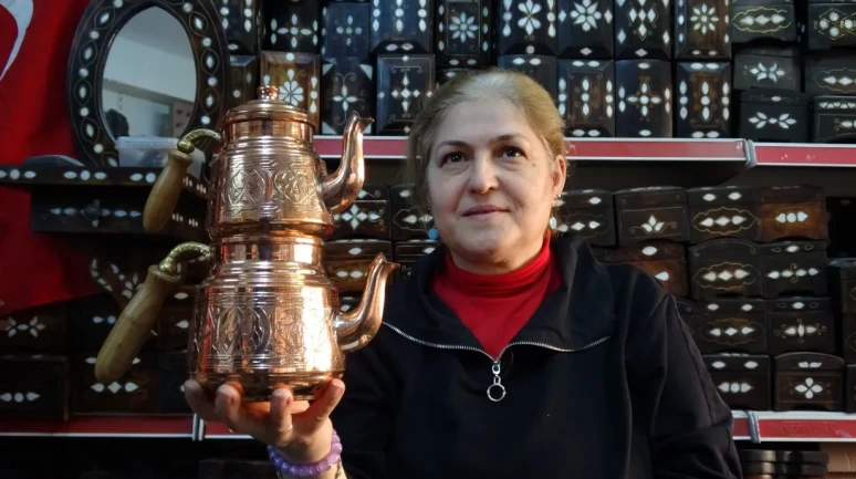 Gaziantep’te kadın bakır ustası: 10 yıldır ilmek ilmek bakıra hayat veriyor