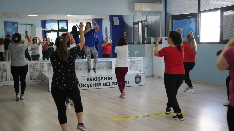 Zumba, Pilates, Yoga: Kadınlar İçin Ücretsiz Eğitimler Sürüyor