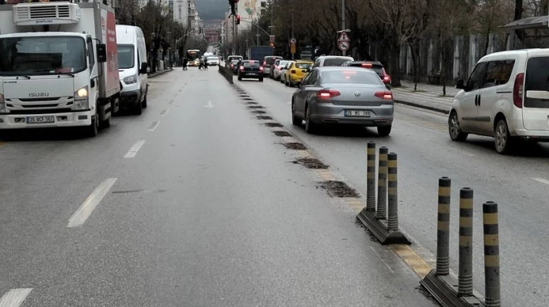Atatürk Caddesi’nde Dubalar Azaltıldı Ama Şikayetler Çözüm Bulmadı