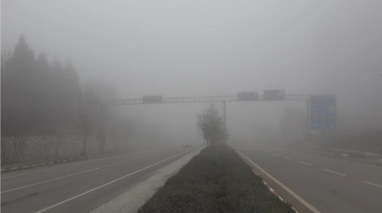 Bilecik’te Yoğun Sis: Görüş Mesafesi 20 Metreye Düştü