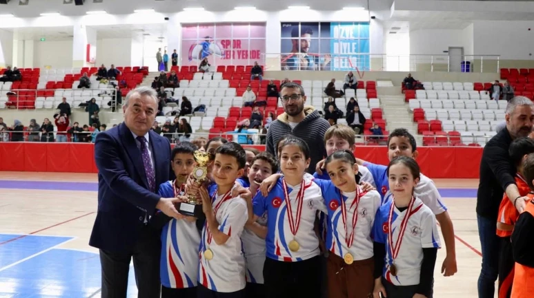 Bozüyük’te Okul Sporları ve Geleneksel Oyunlar Finalle Taçlandı