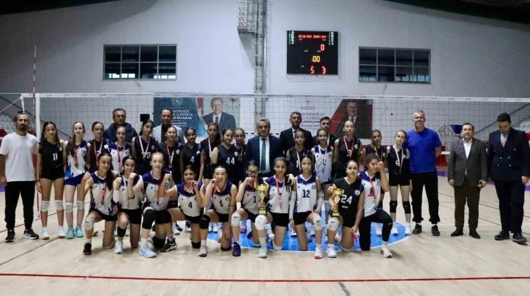 Bozüyük’te Yıldız Kızlar Voleybol Finali Nefes Kesti