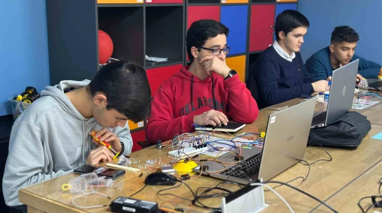 'Deneyap Teknoloji Atölyesi' Gençlere İnovasyon Kapısı Aralıyor