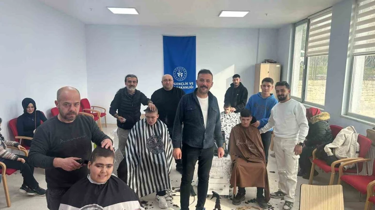 Engelli çocuklara moral oldu: Kuaförlerden anlamlı etkinlik