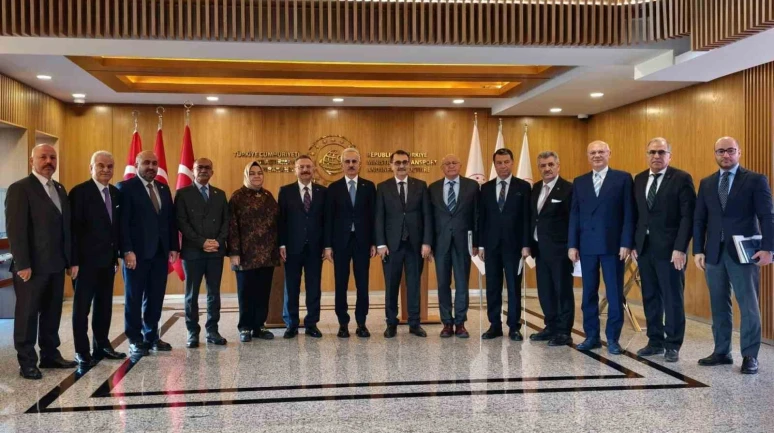 Eskişehir Heyetinden Ulaştırma Bakanı Uraloğlu’na Ziyaret