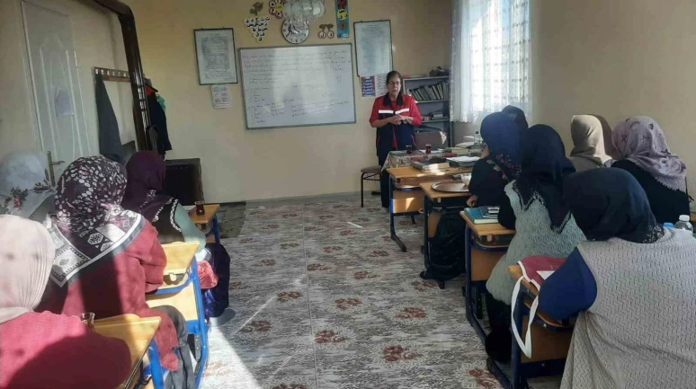 Kadın Çiftçilere Tarım ve Hayvancılık Eğitimi Beldelere Taşındı