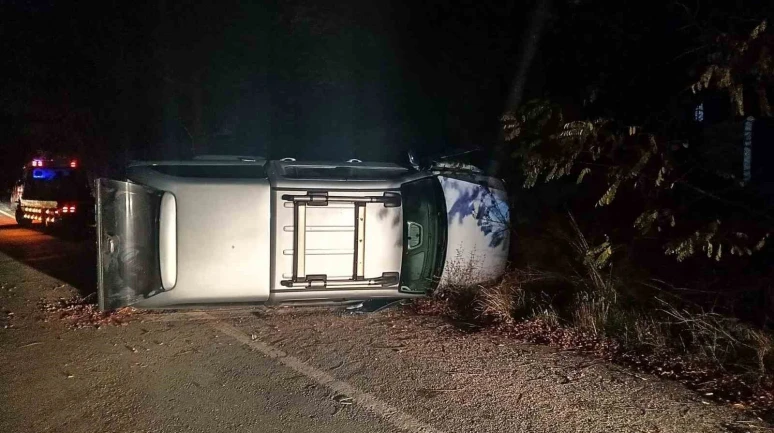 Bilecik’te kontrolden çıkan pikap PTS direğine çarptı: Sürücü yaralı