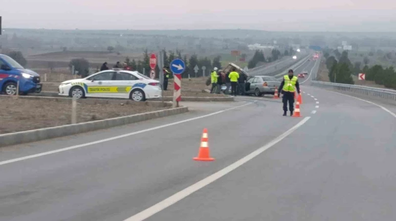 Tavşanlı’da otomobil ve traktör çarpıştı: 2 yaralı
