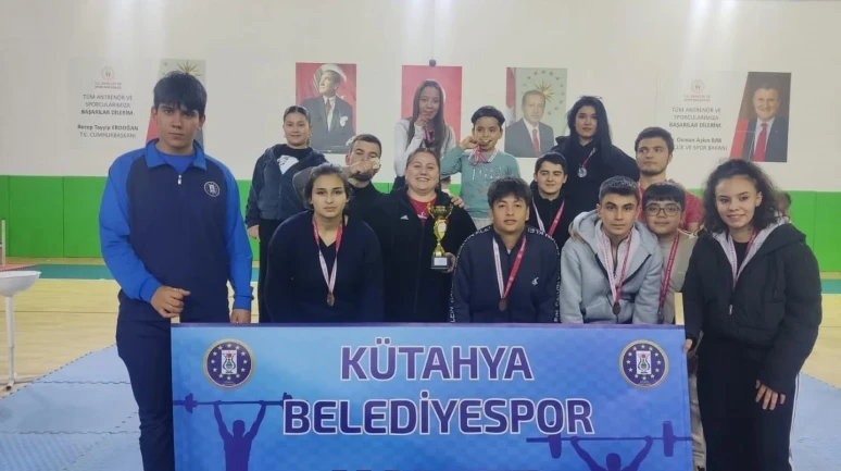Ege Kupası Halter Şampiyonası’nda Kütahya Belediyespor’dan Büyük Başarı