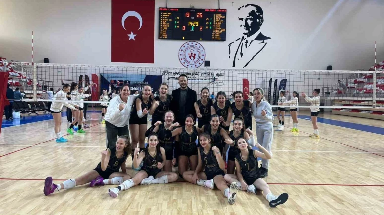 Melahat Ünügür Ortaokulu voleybolda final biletini aldı