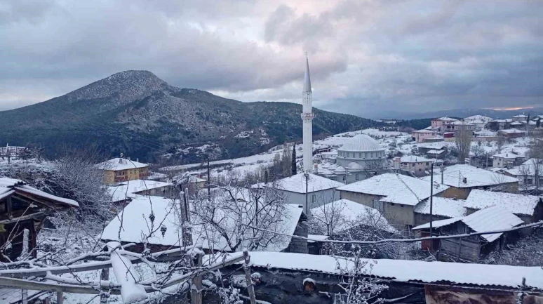Osmaneli’nin Yüksek Kesimlerine Yılın İlk Karı Düştü