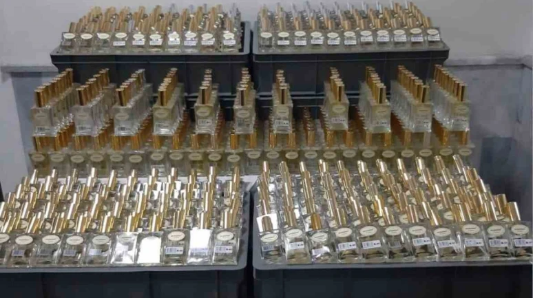 Afyonkarahisar’da Jandarmadan Kaçak Parfüm Operasyonu