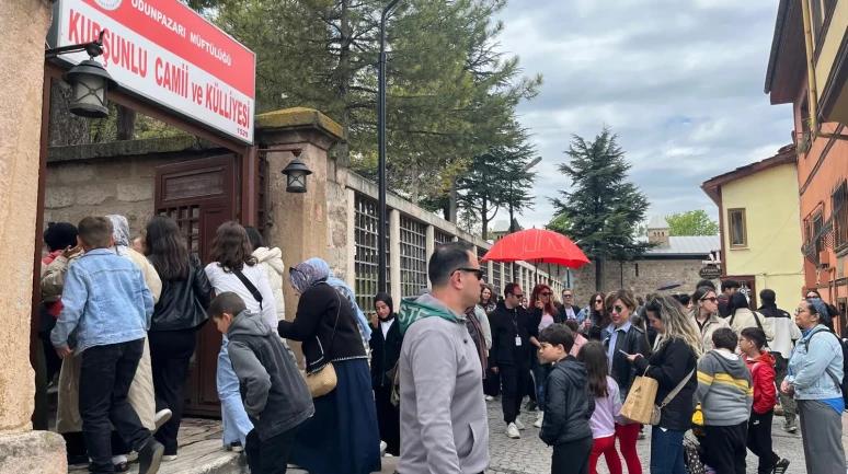 Eskişehir’de Kurşunlu Camii ve Külliyesi'ne Ziyaretçi Akını
