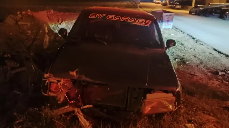 Eskişehir’de Çöp Konteynerine Çarpan Sürücü Olay Yerinden Kaçtı