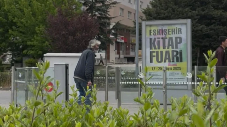 Gökmeydan durağında açık kapı fırsatçılığı: Arızalanan kapıdan biletsiz geçiş yapılıyor