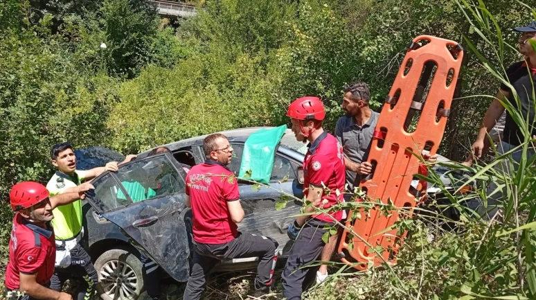 Bozüyük’te Otomobil Şarampole Devrildi