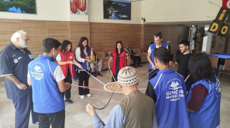Huzurevinde Nesiller Arası Sıcak Bağlar Kuruluyor