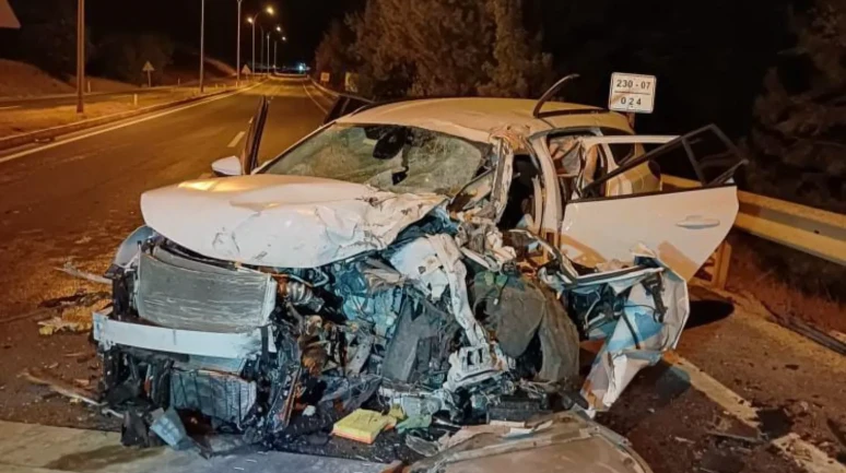 Eskişehir’de Dehşet: Otomobil Otobüsle Kafa Kafaya Çarpıştı