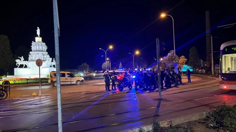Eskişehir'de Alkollü Şahıs Polise Direndi