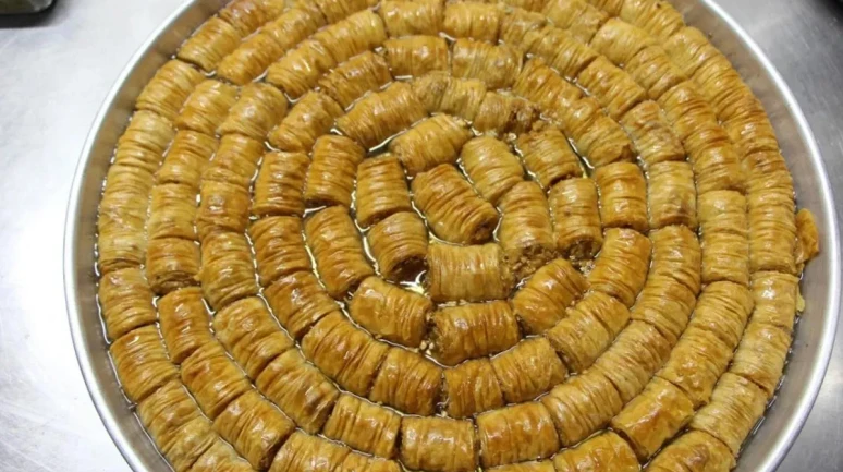 Kocakarı Gerdanı tatlısı pratik nasıl yapılır? Gelinim Mutfakta Karadeniz Kocakarı Gerdanı tatlısı tarifi!