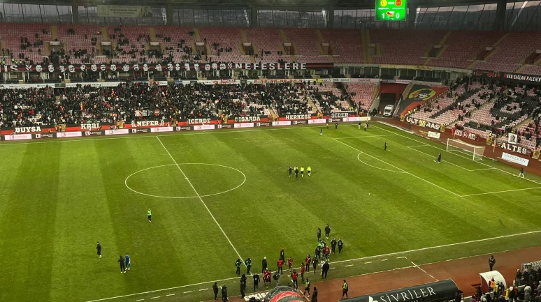 Eskişehirspor’dan Kritik Vuruş: İlk Yarıda Düğümü Akın Akman Çözdü