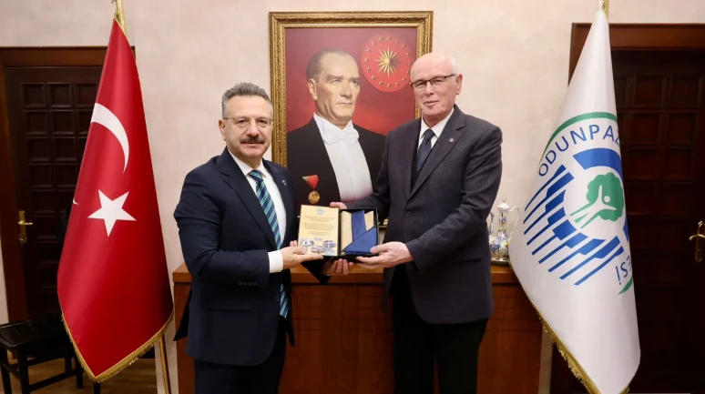 Vali Hüseyin Aksoy’dan Odunpazarı Belediye Başkanı Kurt’a Veda Ziyareti