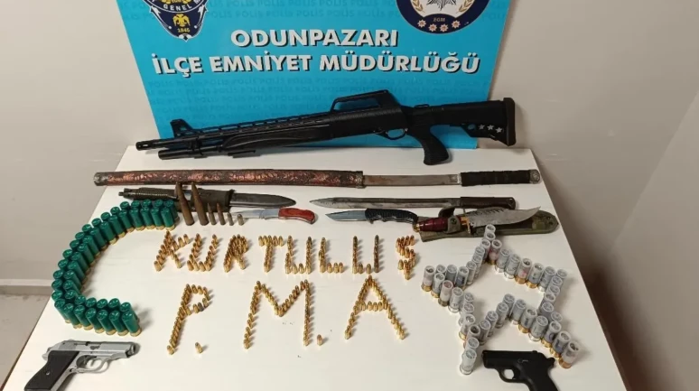 Eskişehir’de Dehşet: Bisikletle Çarptı, Silahla Tehdit Etti