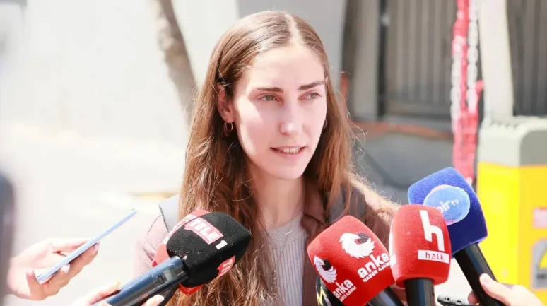 Defne Soyer Kimdir, Babası Kim?