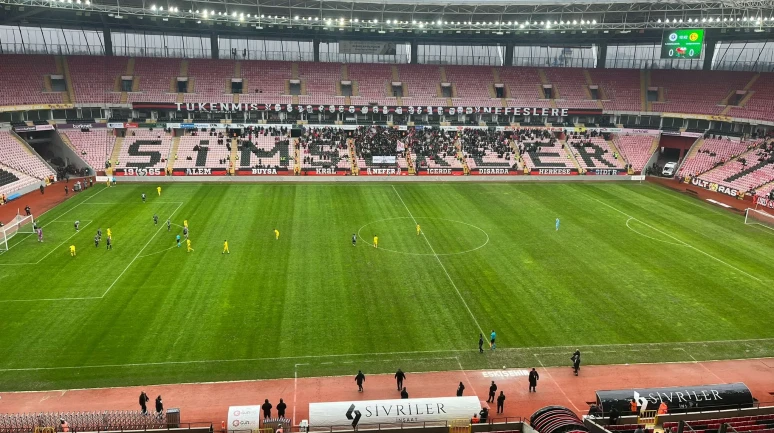 İki Eskişehir Temsilcisi Karşılaştı, Maç Başladı