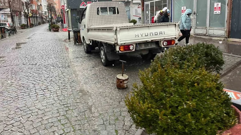 Eskişehir’de Pes Dedirten Park: Üç Araçlık Yeri Tek Başına Kapladı