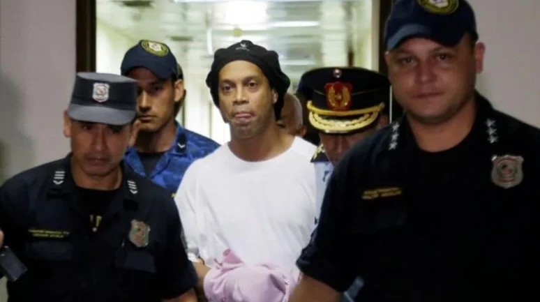 Ronaldinho Neden Hapse Girdi?