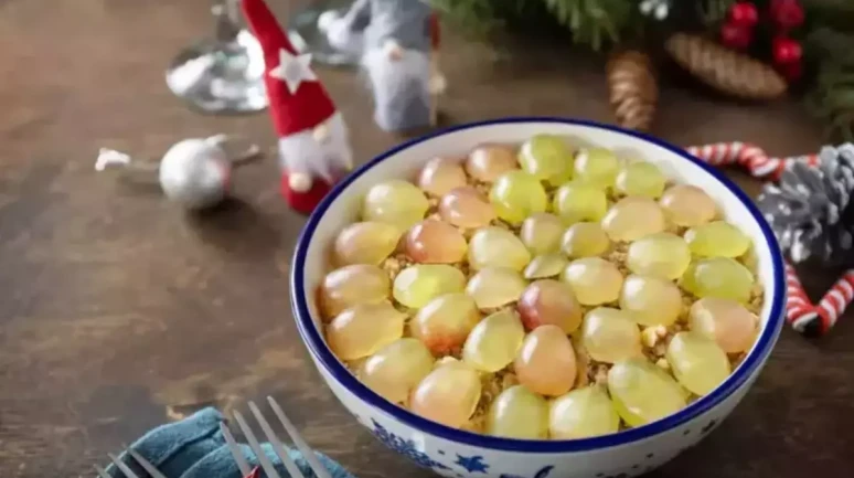 Yılbaşı masa altında 12 üzüm yemek nedir, neden yenir?
